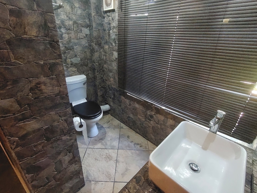 To Let 1 Bedroom Property for Rent in Uvongo KwaZulu-Natal