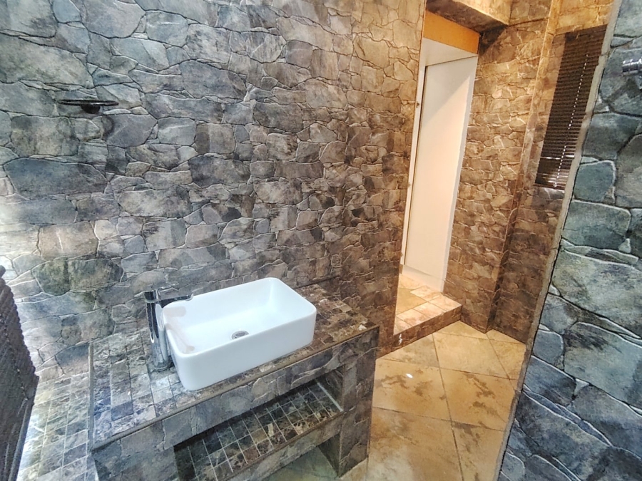 To Let 1 Bedroom Property for Rent in Uvongo KwaZulu-Natal