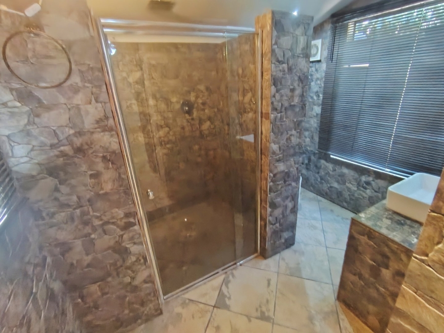 To Let 1 Bedroom Property for Rent in Uvongo KwaZulu-Natal