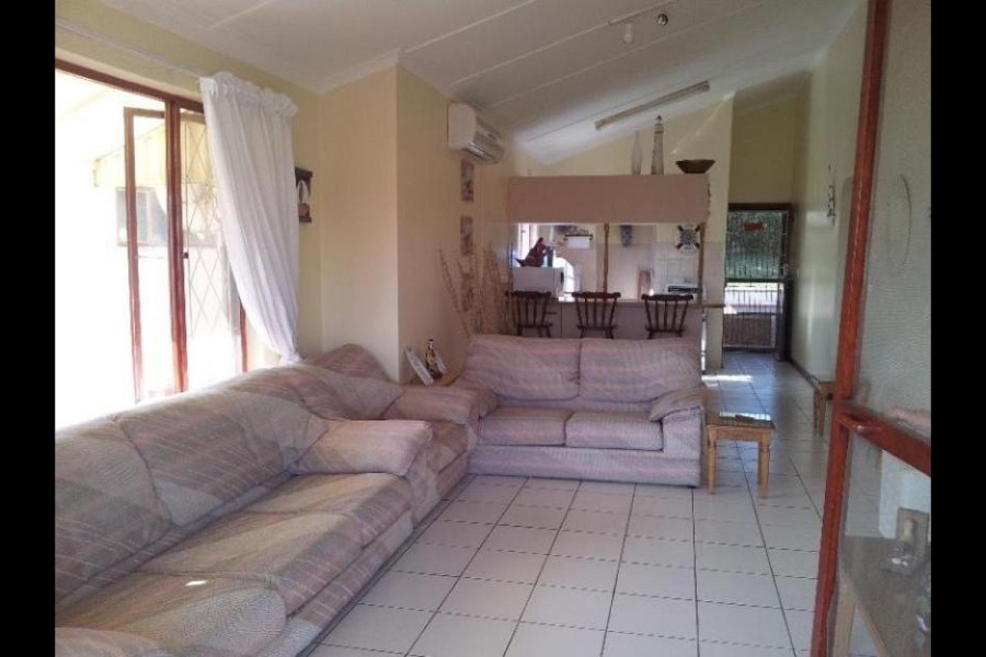 To Let 2 Bedroom Property for Rent in Hibberdene KwaZulu-Natal