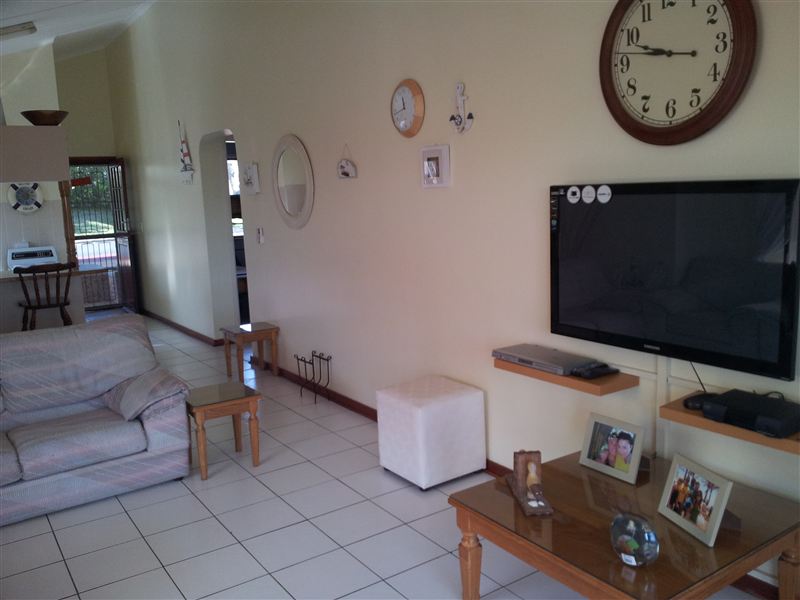 To Let 2 Bedroom Property for Rent in Hibberdene KwaZulu-Natal