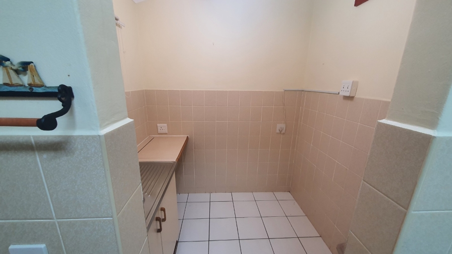 To Let 2 Bedroom Property for Rent in Hibberdene KwaZulu-Natal