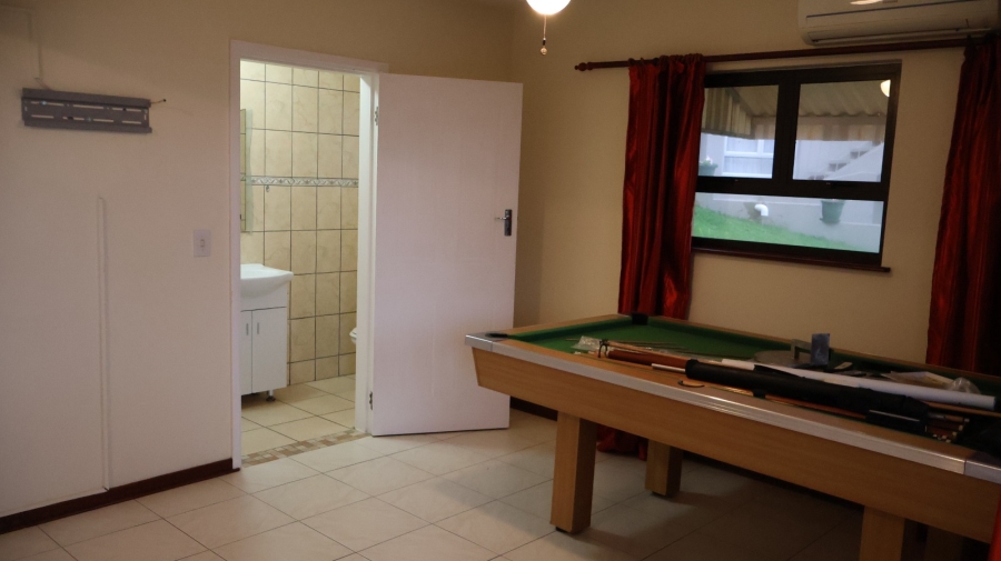 To Let 2 Bedroom Property for Rent in Hibberdene KwaZulu-Natal
