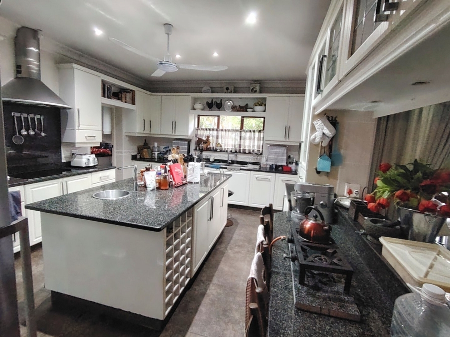 6 Bedroom Property for Sale in Margate KwaZulu-Natal