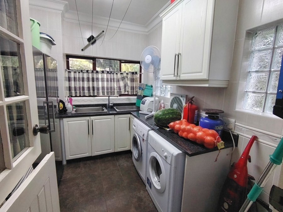 6 Bedroom Property for Sale in Margate KwaZulu-Natal