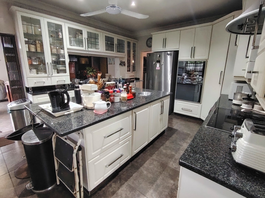 6 Bedroom Property for Sale in Margate KwaZulu-Natal