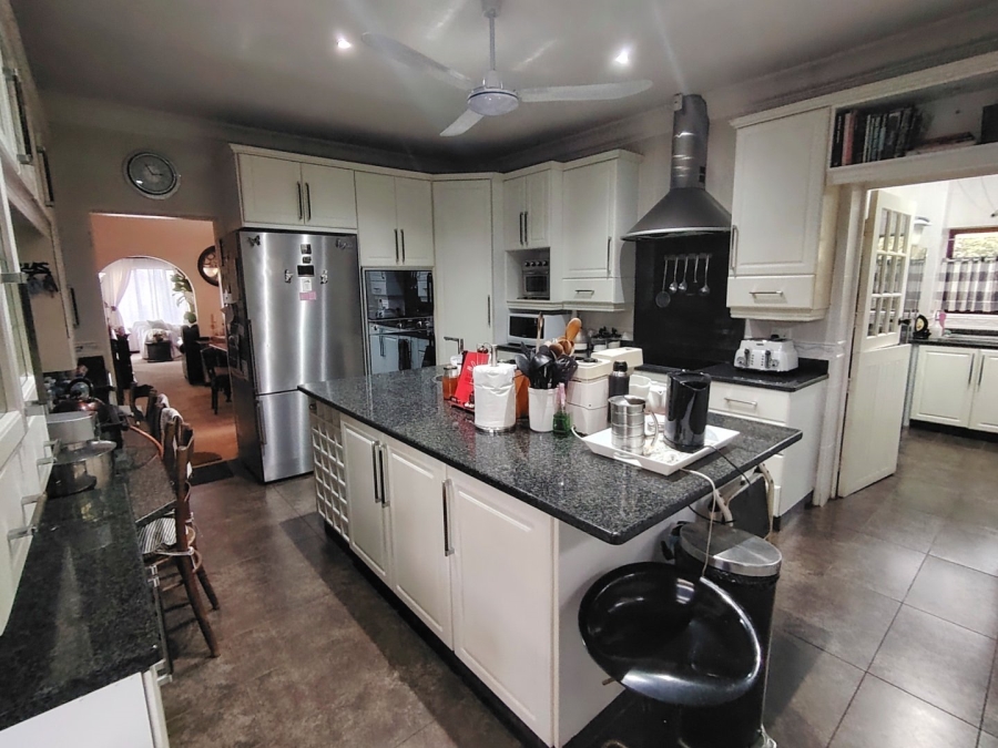 6 Bedroom Property for Sale in Margate KwaZulu-Natal