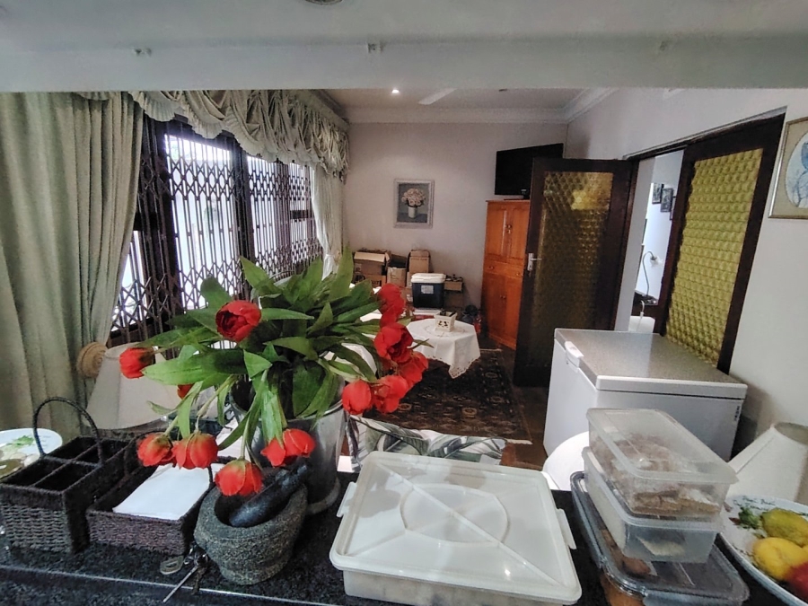 6 Bedroom Property for Sale in Margate KwaZulu-Natal