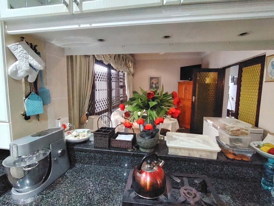 6 Bedroom Property for Sale in Margate KwaZulu-Natal