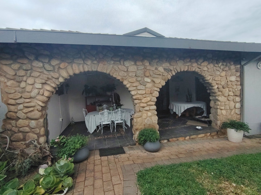 6 Bedroom Property for Sale in Margate KwaZulu-Natal