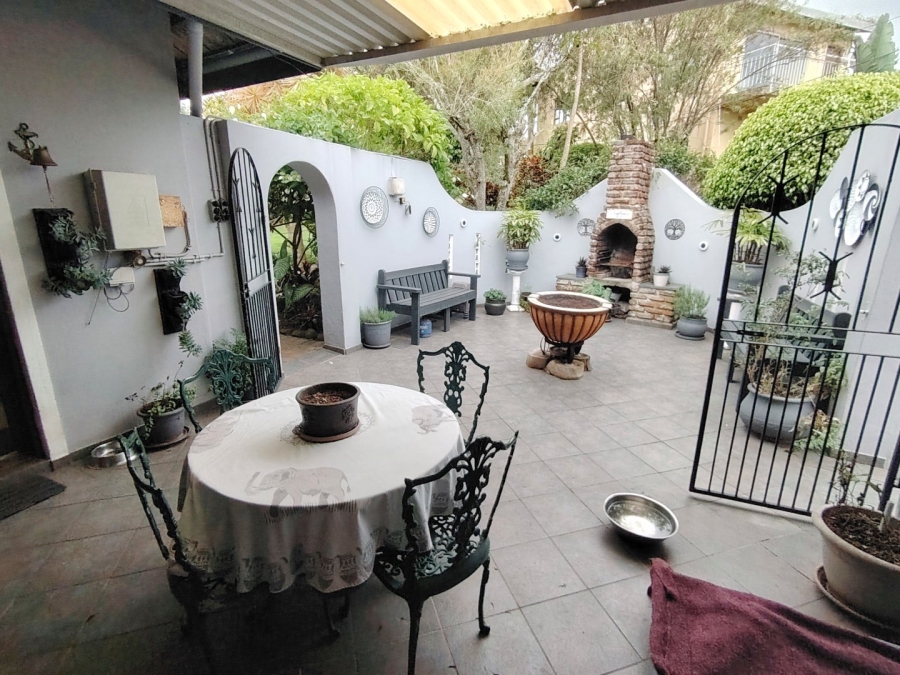 6 Bedroom Property for Sale in Margate KwaZulu-Natal