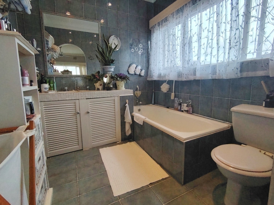 6 Bedroom Property for Sale in Margate KwaZulu-Natal