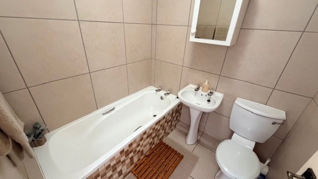 2 Bedroom Property for Sale in Uvongo KwaZulu-Natal