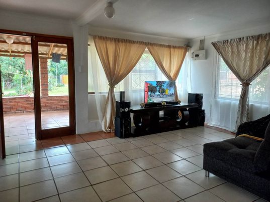 2 Bedroom Property for Sale in Southport KwaZulu-Natal
