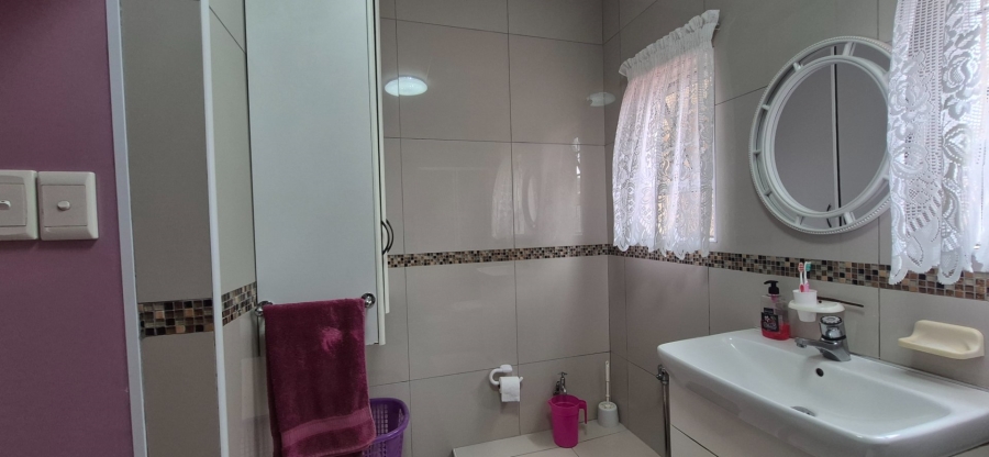 4 Bedroom Property for Sale in Genazzano KwaZulu-Natal