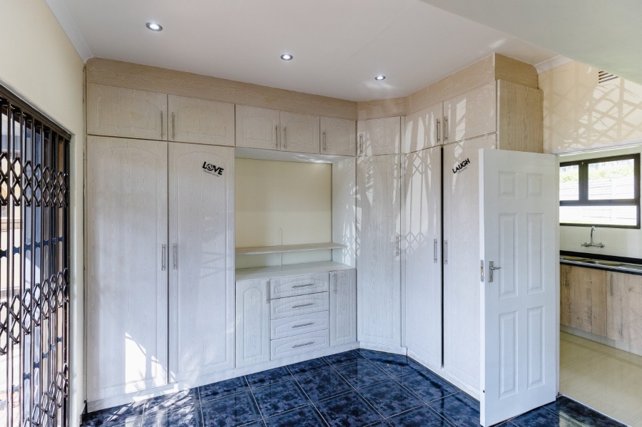 4 Bedroom Property for Sale in Oslo Beach KwaZulu-Natal