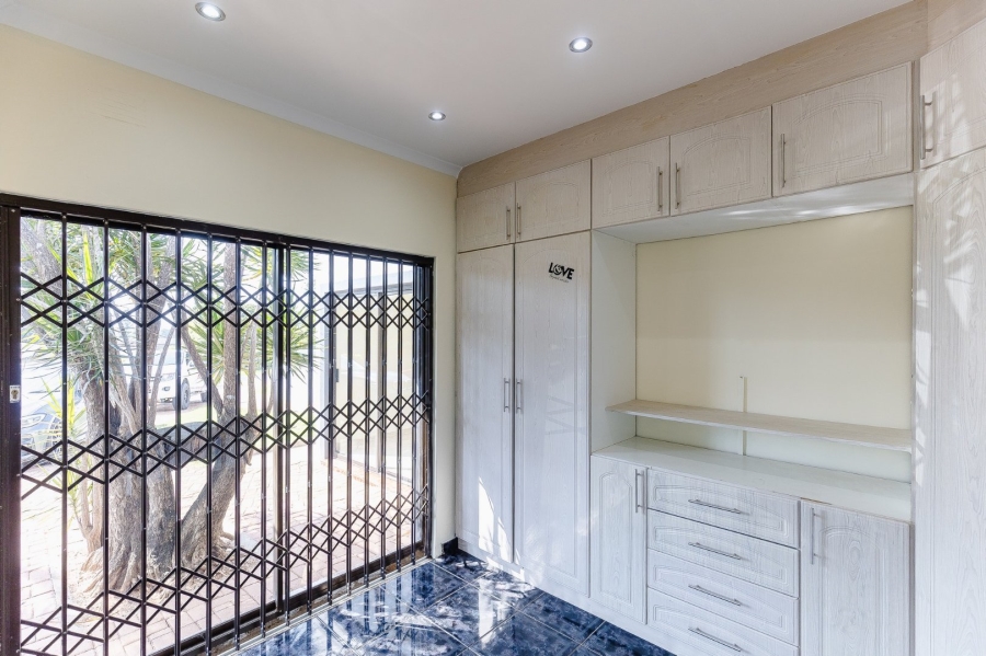 4 Bedroom Property for Sale in Oslo Beach KwaZulu-Natal