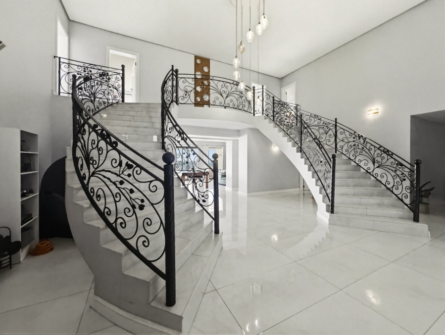 6 Bedroom Property for Sale in Tinley Manor KwaZulu-Natal