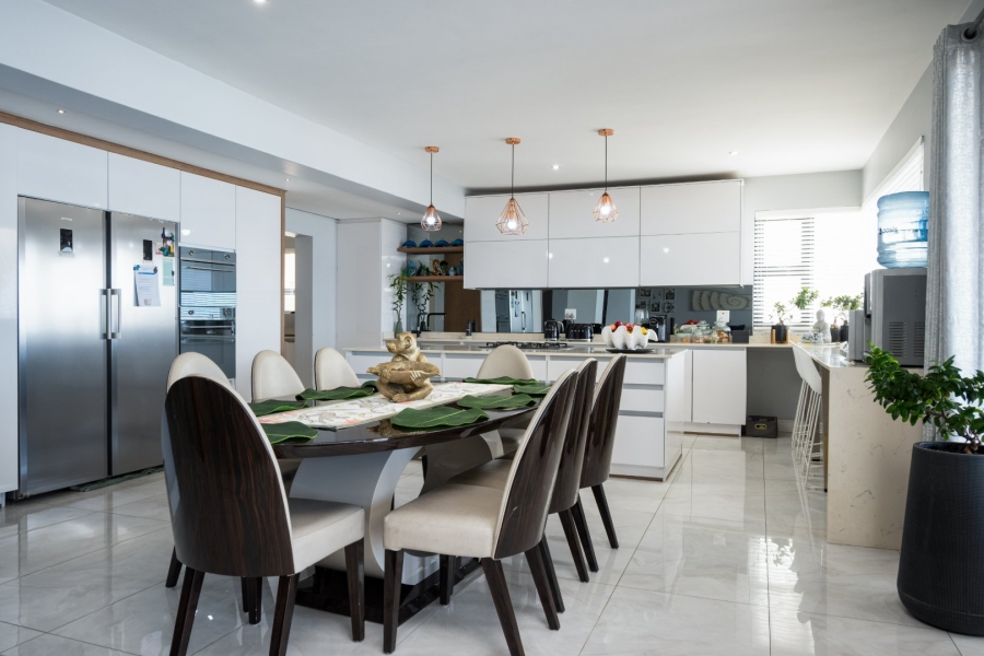 6 Bedroom Property for Sale in Tinley Manor KwaZulu-Natal