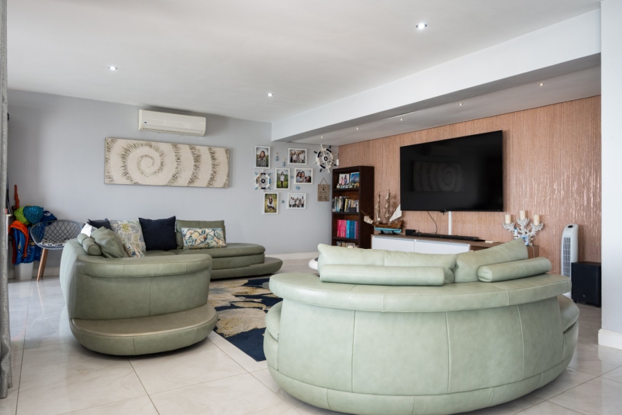 6 Bedroom Property for Sale in Tinley Manor KwaZulu-Natal