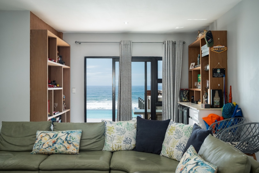 6 Bedroom Property for Sale in Tinley Manor KwaZulu-Natal