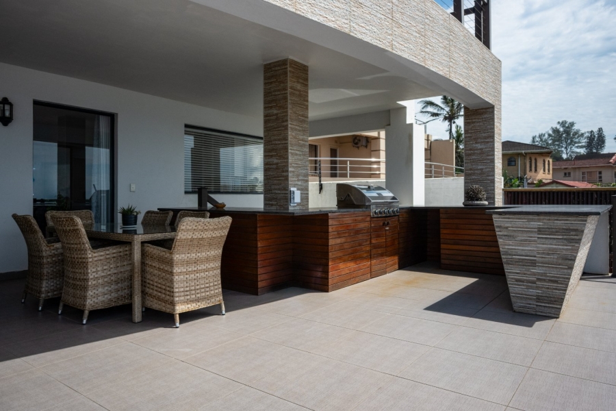 6 Bedroom Property for Sale in Tinley Manor KwaZulu-Natal