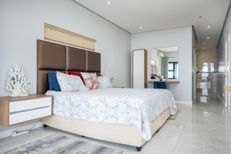 6 Bedroom Property for Sale in Tinley Manor KwaZulu-Natal