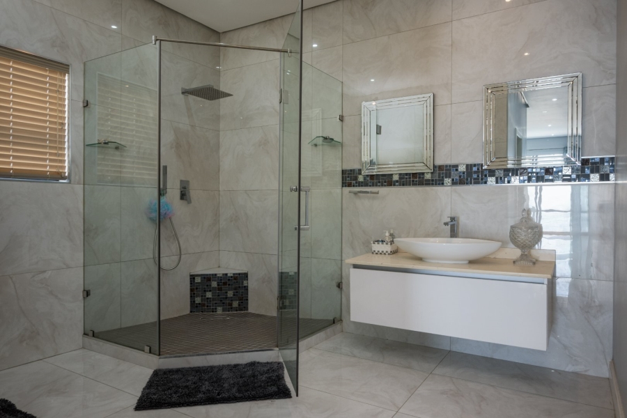 6 Bedroom Property for Sale in Tinley Manor KwaZulu-Natal