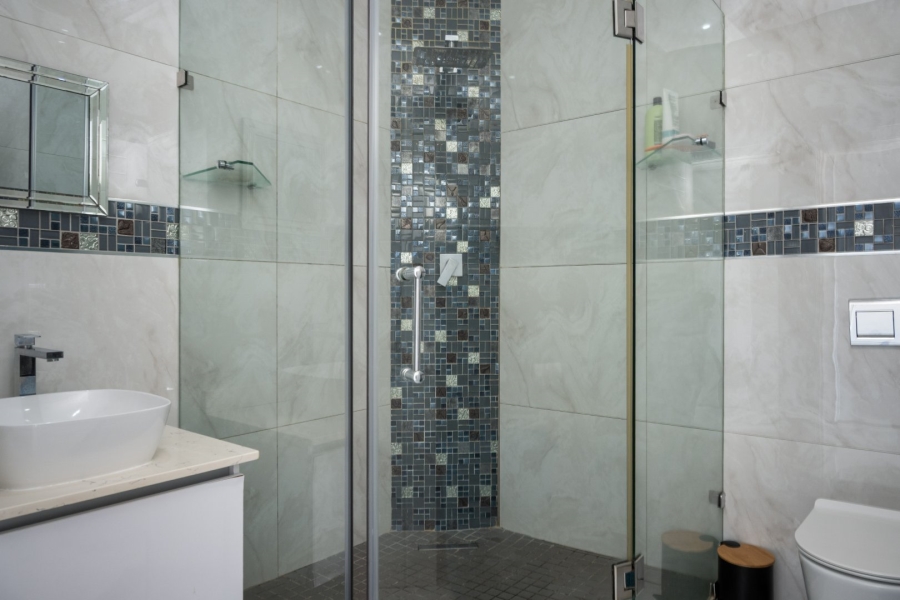 6 Bedroom Property for Sale in Tinley Manor KwaZulu-Natal