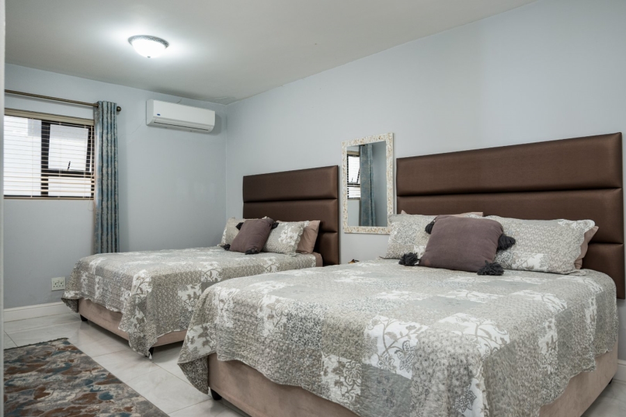 6 Bedroom Property for Sale in Tinley Manor KwaZulu-Natal