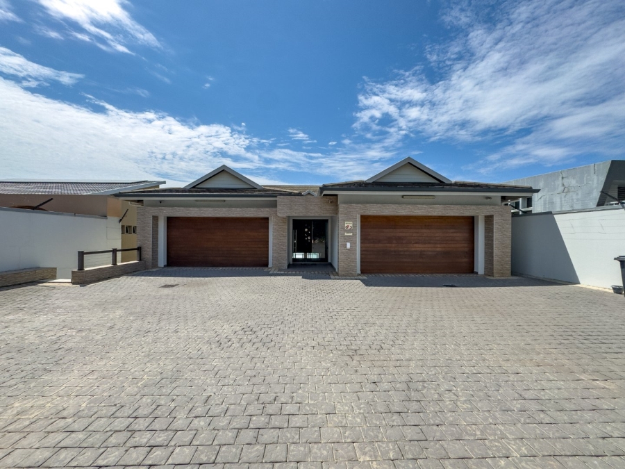 6 Bedroom Property for Sale in Tinley Manor KwaZulu-Natal