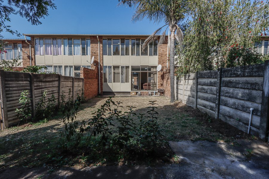 2 Bedroom Property for Sale in Huttenheights KwaZulu-Natal