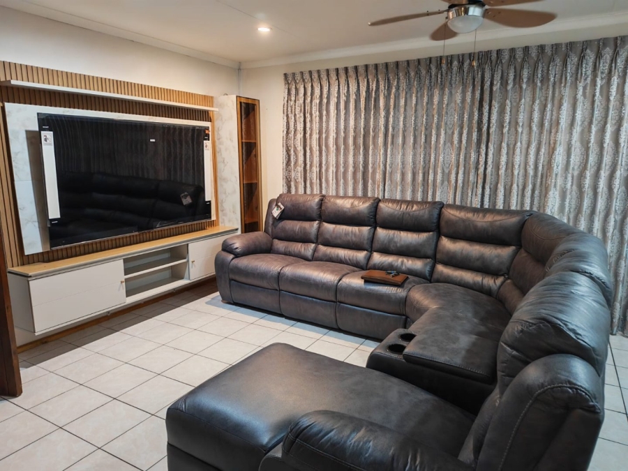 3 Bedroom Property for Sale in Umtentweni KwaZulu-Natal