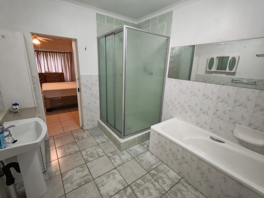 3 Bedroom Property for Sale in Umtentweni KwaZulu-Natal