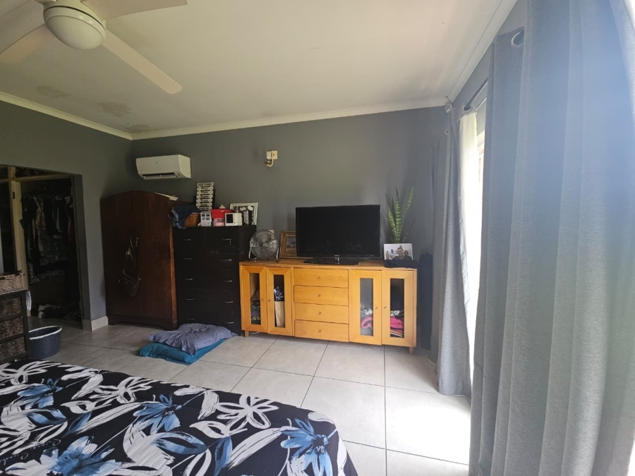 4 Bedroom Property for Sale in Barry Hertzog Park KwaZulu-Natal