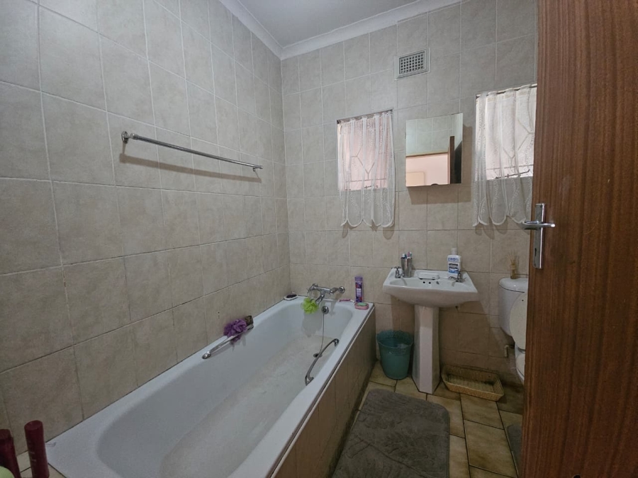 4 Bedroom Property for Sale in Barry Hertzog Park KwaZulu-Natal