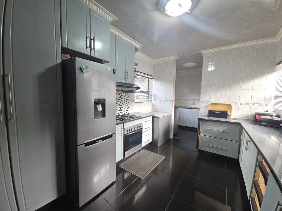 3 Bedroom Property for Sale in Signal Hill KwaZulu-Natal