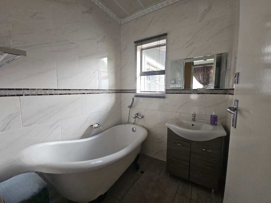 3 Bedroom Property for Sale in Signal Hill KwaZulu-Natal