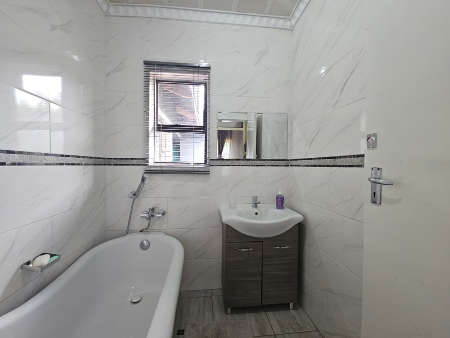 3 Bedroom Property for Sale in Signal Hill KwaZulu-Natal