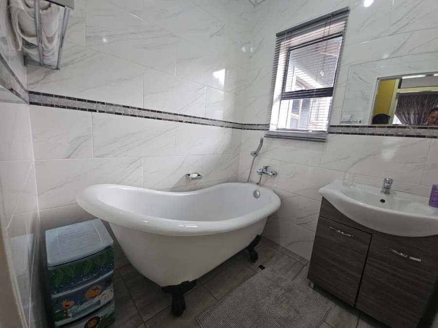 3 Bedroom Property for Sale in Signal Hill KwaZulu-Natal