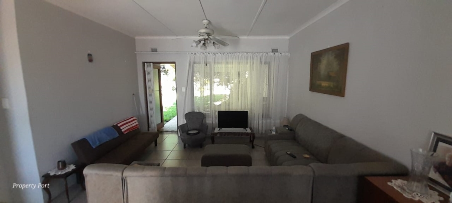 2 Bedroom Property for Sale in Umtentweni KwaZulu-Natal