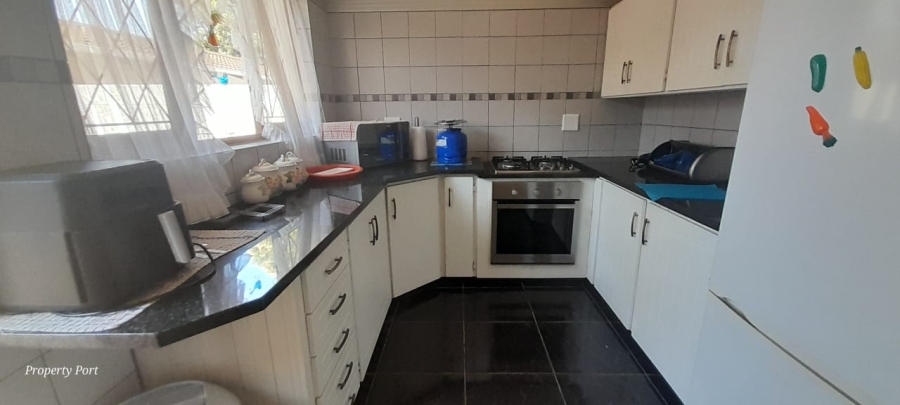 2 Bedroom Property for Sale in Umtentweni KwaZulu-Natal