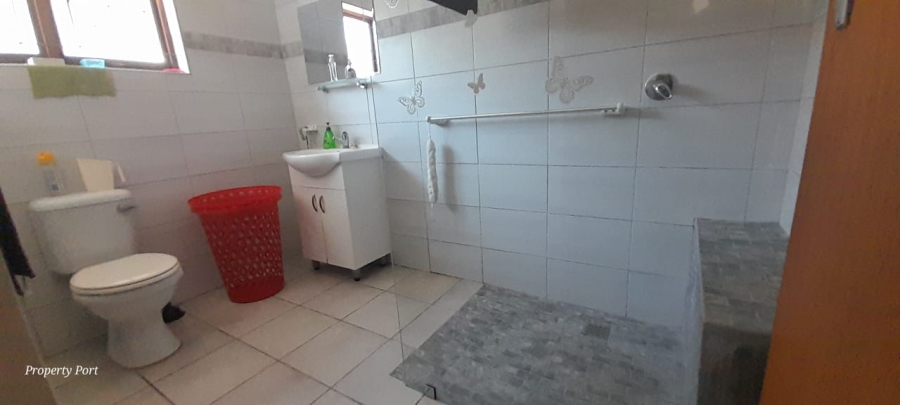 2 Bedroom Property for Sale in Umtentweni KwaZulu-Natal