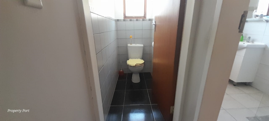 2 Bedroom Property for Sale in Umtentweni KwaZulu-Natal