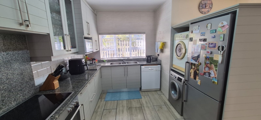 2 Bedroom Property for Sale in Uvongo KwaZulu-Natal