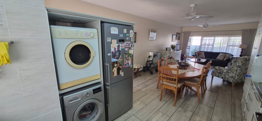 2 Bedroom Property for Sale in Uvongo KwaZulu-Natal