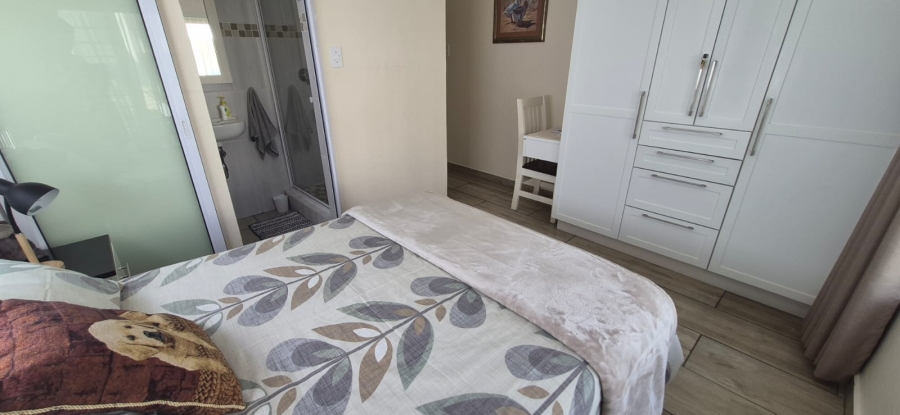 2 Bedroom Property for Sale in Uvongo KwaZulu-Natal