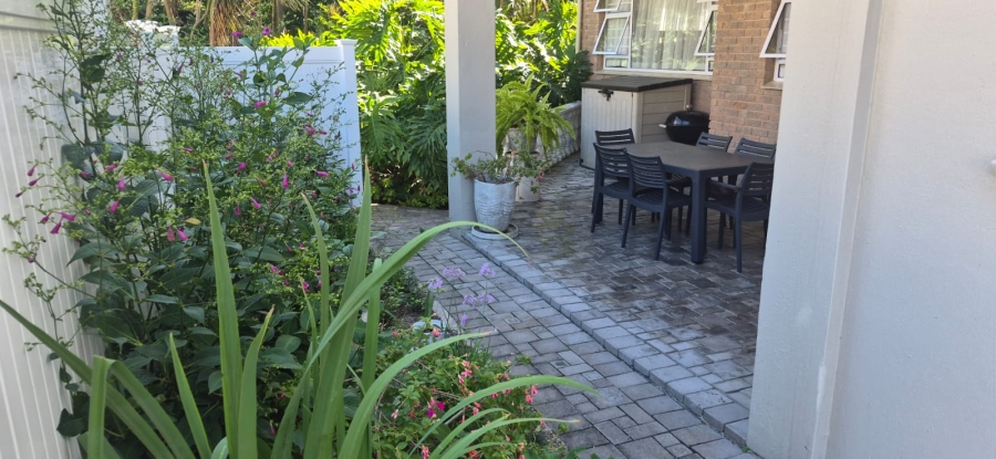 2 Bedroom Property for Sale in Uvongo KwaZulu-Natal