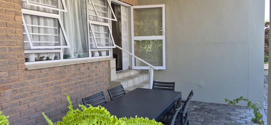 2 Bedroom Property for Sale in Uvongo KwaZulu-Natal