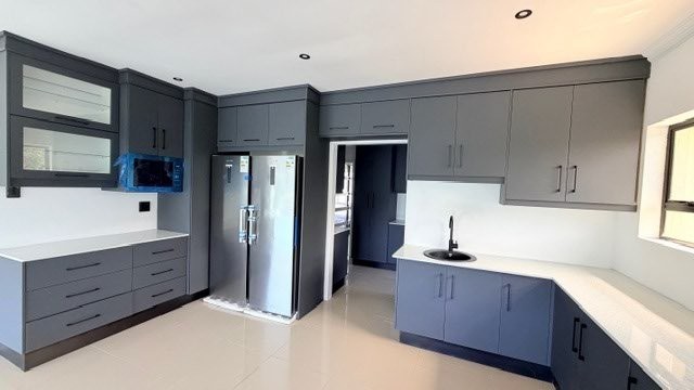 5 Bedroom Property for Sale in Shelly Beach KwaZulu-Natal